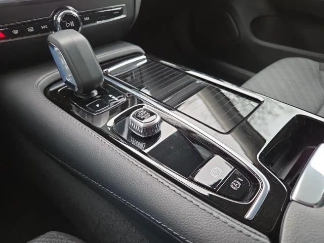 Volvo V60 AWD Core Hybrid T6