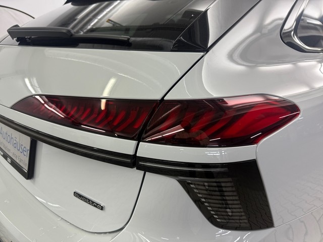 Audi A6 Avant Quattro S-Tronic