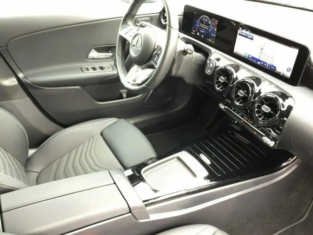 Mercedes-Benz A 180 PDC SHZ LED SpurH AUT LM KAM KlimaA