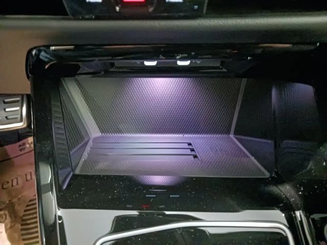 Volkswagen Golf 1.5 eTSI R-Line Variant