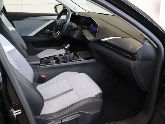 Opel Astra 1.2 Turbo Business Elegance