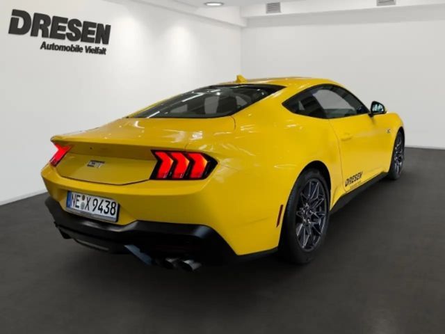Ford Mustang Fastback GT 5.0 V8