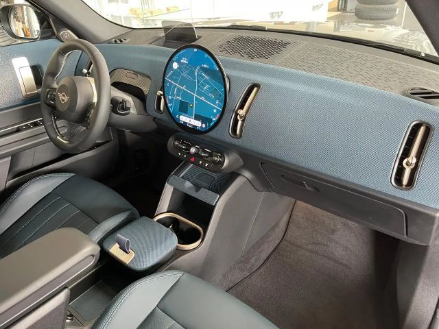 MINI Cooper Countryman C Favoured Trim Paket XL / 19 Zoll