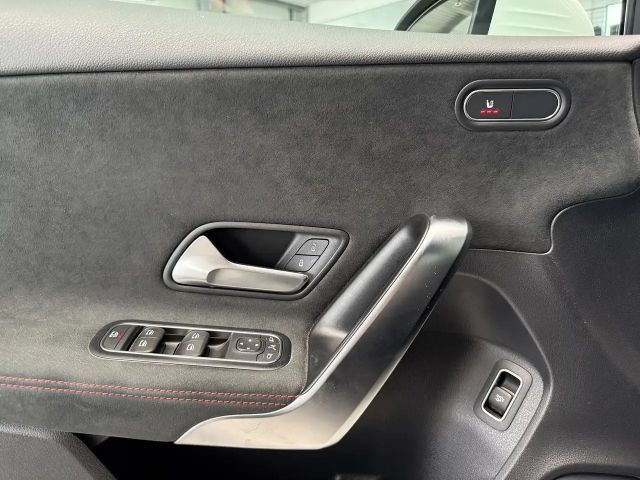 Mercedes-Benz A 250 4MATIC AMG Line