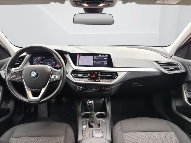BMW 118 118i 5-deurs Sedan