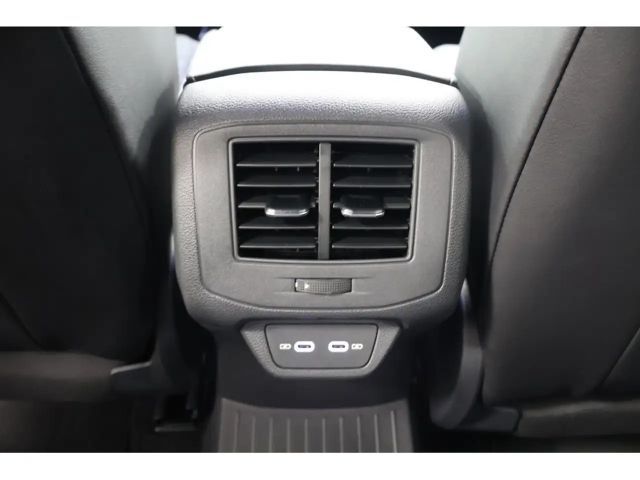 Volkswagen T-Roc 1.5 TSI DSG R-Line