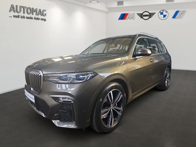 BMW X7 M50i