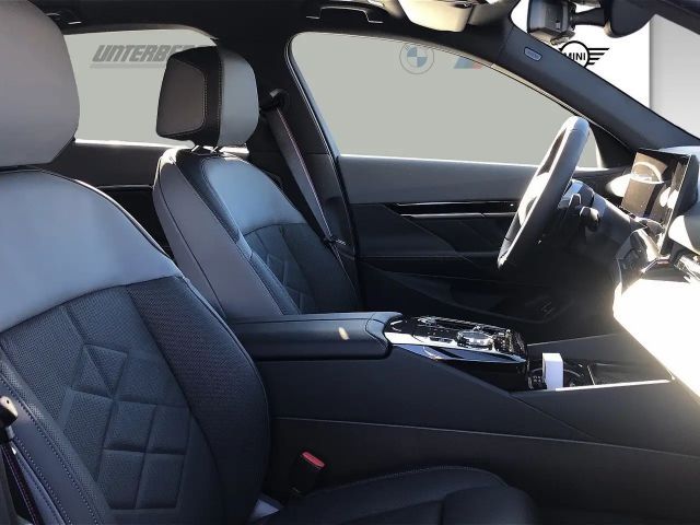 BMW 520 520d M-Sport Sedan xDrive