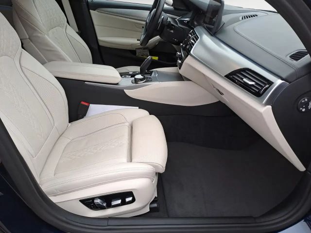 BMW 545 545e M-Sport Sedan xDrive