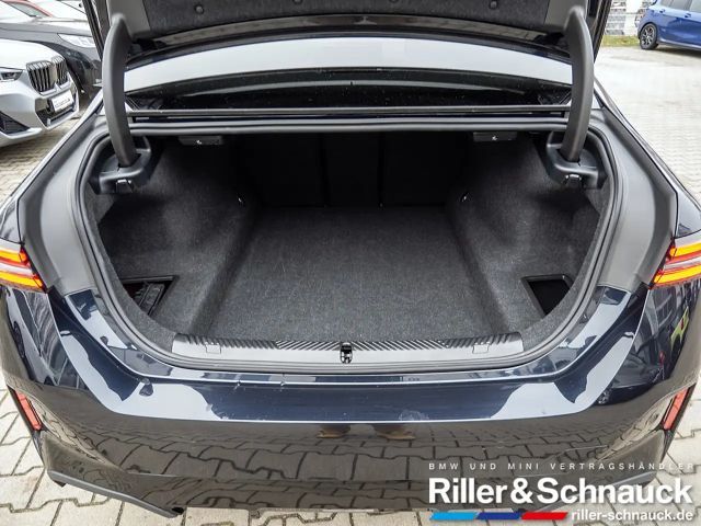 BMW 520 520i M-Sport Sedan