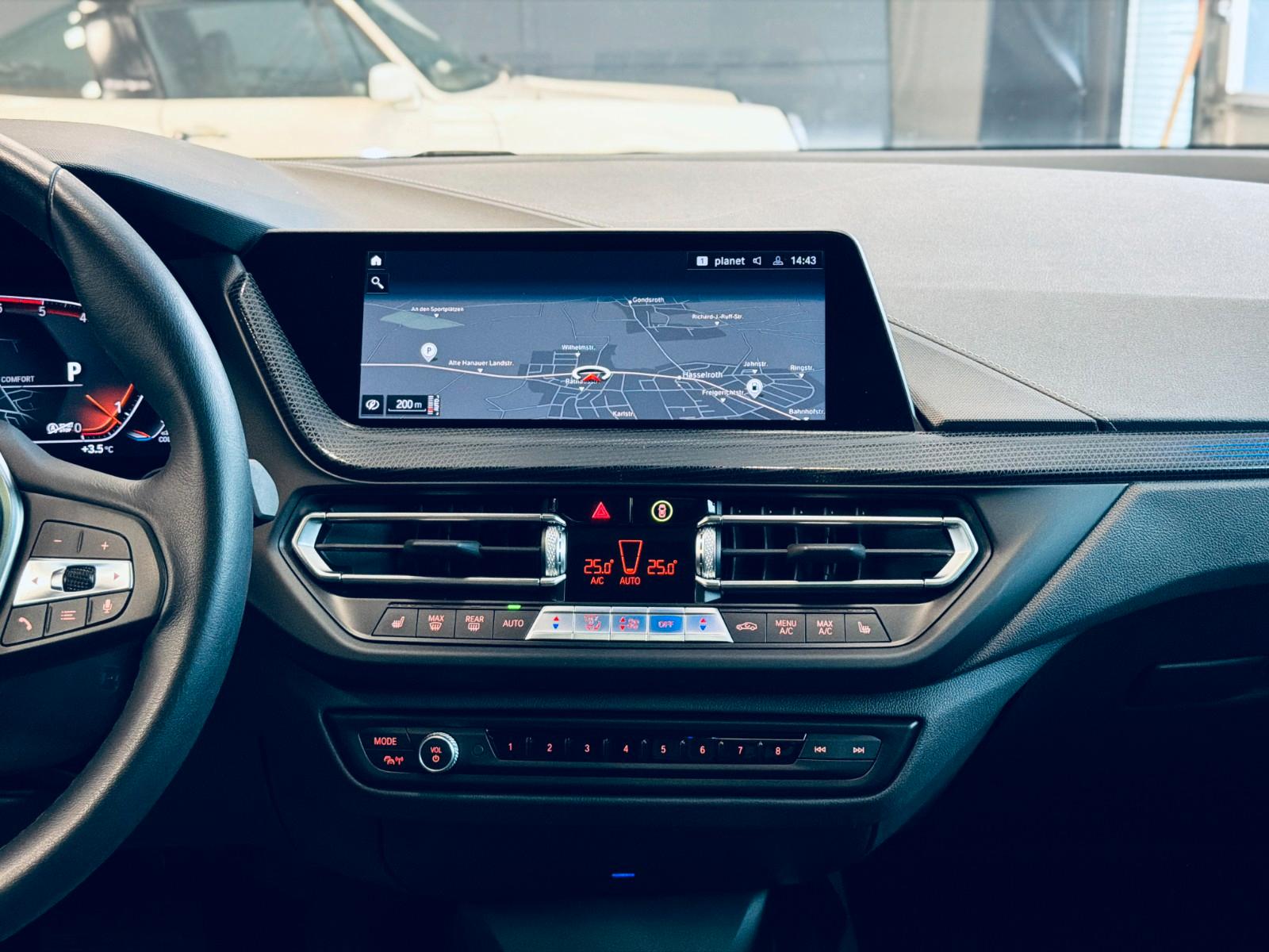 BMW 118 118d Sedan Sport Line