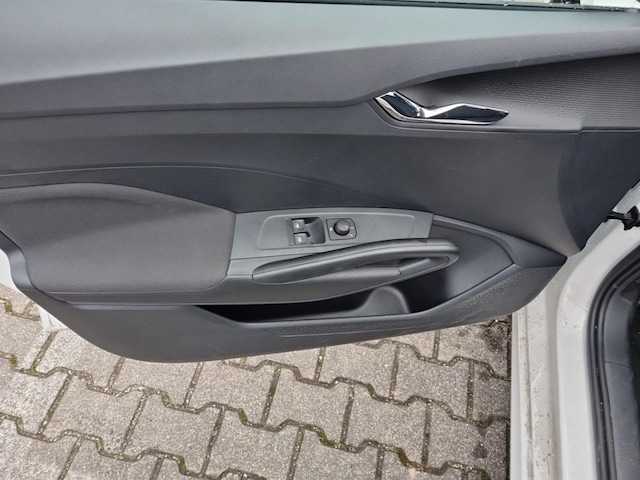 Skoda Fabia Fabia Essence 1.0 MPI LED PDC Front Assist