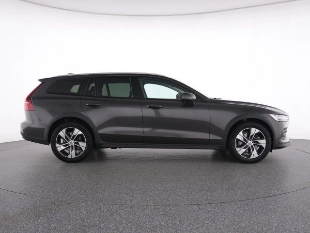Volvo V60 Cross Country AWD Plus