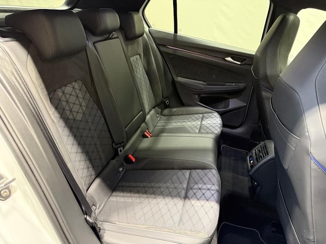 Volkswagen Golf 1.5 eTSI DSG R-Line