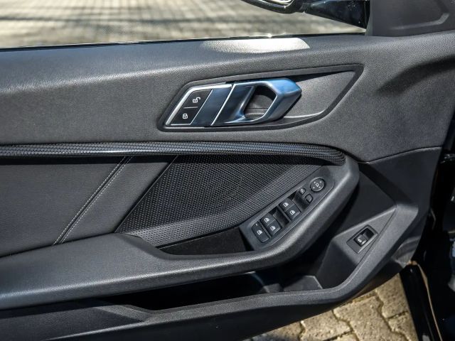 BMW 118 118i Sedan Sport Line