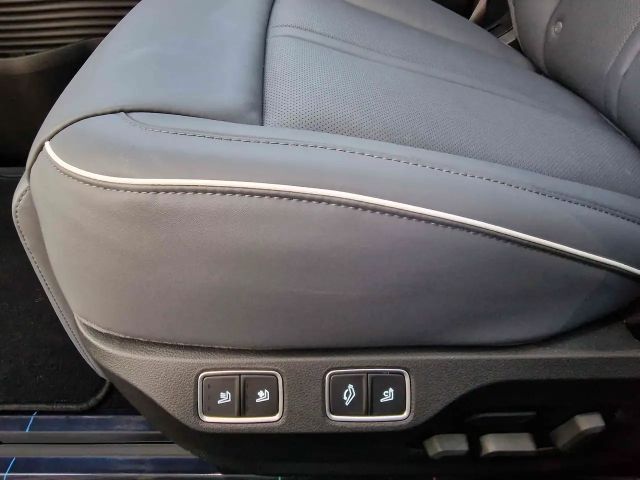 Hyundai Staria Signature