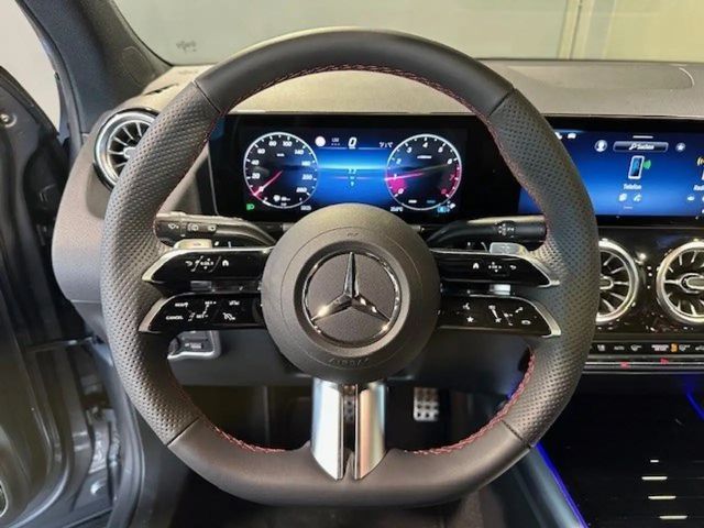 Mercedes-Benz GLA 220 4MATIC AMG Line