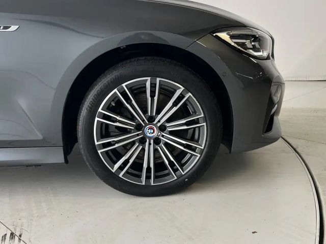 BMW 320 320e xDrive