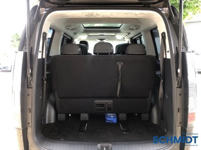 Hyundai Staria Signature