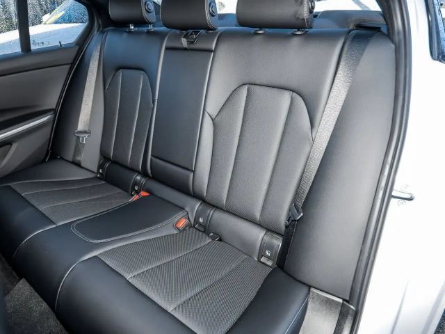 BMW 318 318d M-Sport Sedan