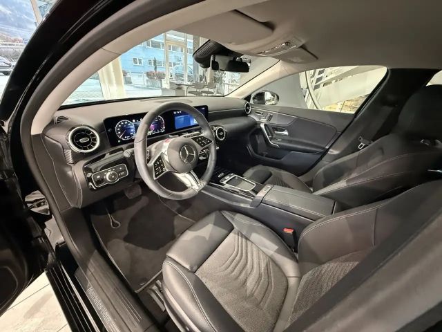 Mercedes-Benz A 200 A 200 d