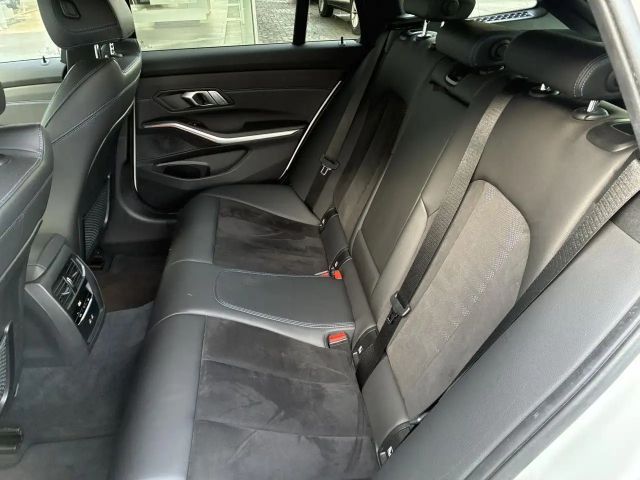 BMW 320 320d M-Sport Touring xDrive