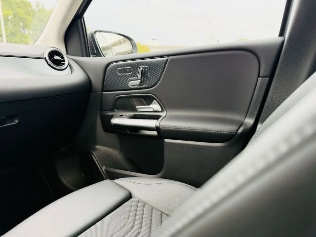 Mercedes-Benz B 200 Progressive Sedan