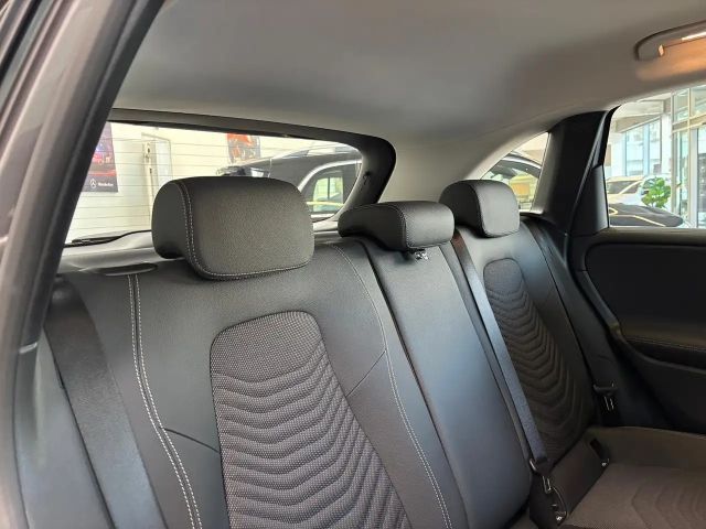 Mercedes-Benz B 200 Progressive Sedan