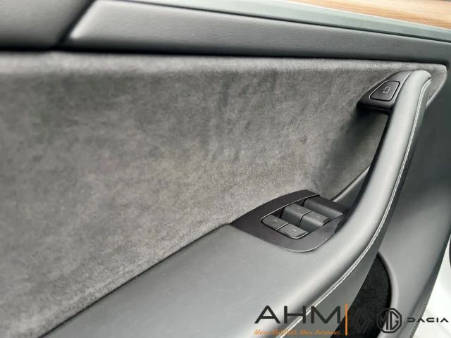 Tesla Model Y AWD Dual Motor Performance