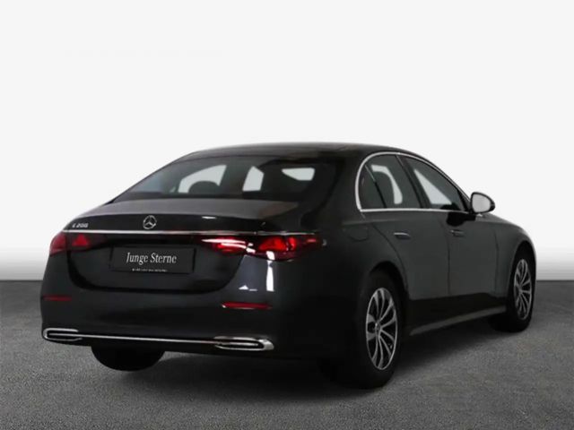 Mercedes-Benz E 200 Sedan