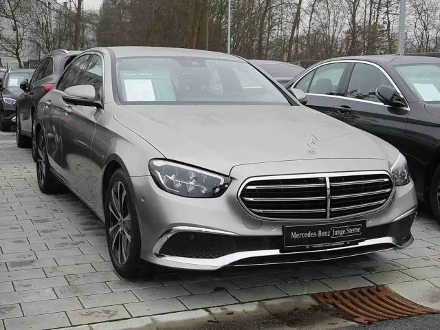 Mercedes-Benz E 200 EXCLUSIVE Sedan