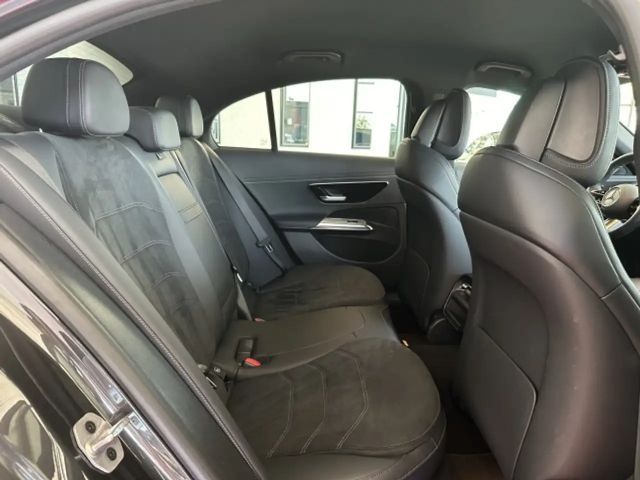 Mercedes-Benz E 200 AMG Line Sedan