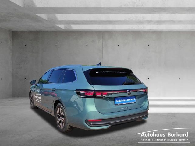 Volkswagen Passat 1.5 eTSI Business Variant