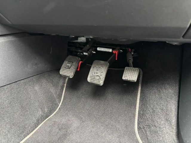 Cupra Formentor mit Fahrschulumbau