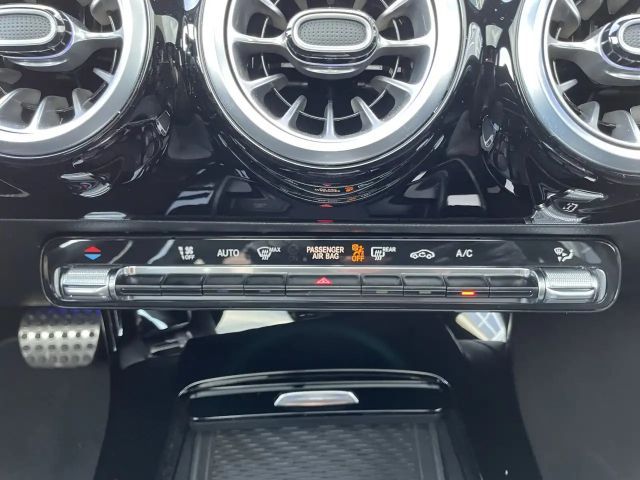 Mercedes-Benz CLA 180 AMG Line Coupé