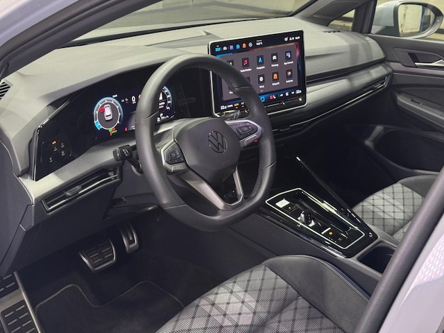 Volkswagen Golf 1.5 eTSI DSG R-Line