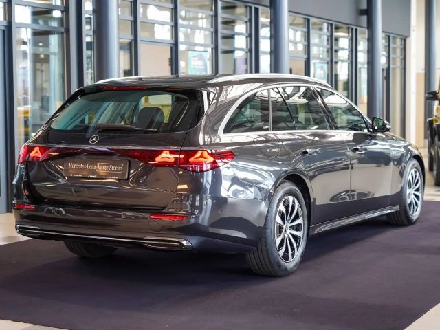 Mercedes-Benz E 220 AVANTGARDE E 220 d Estate