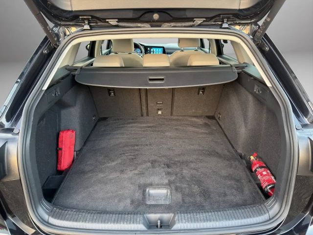 Volkswagen Golf DSG Life Variant