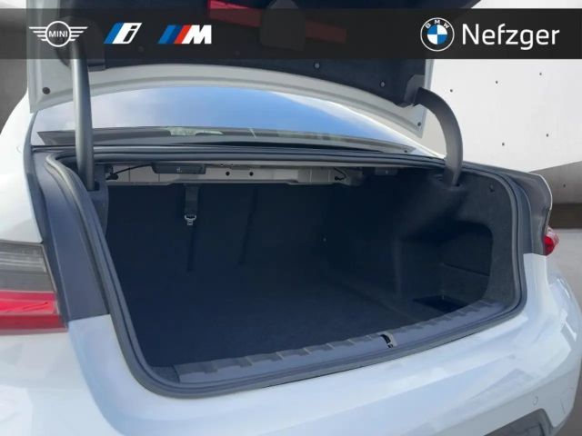 BMW 318 318i M-Sport Sedan