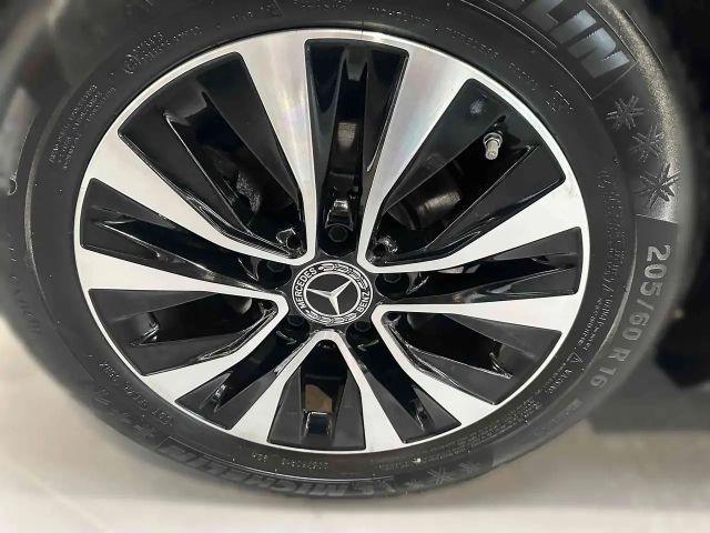 Mercedes-Benz A 180 A 180 d