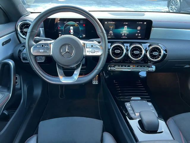 Mercedes-Benz CLA 200 AMG Line Coupé