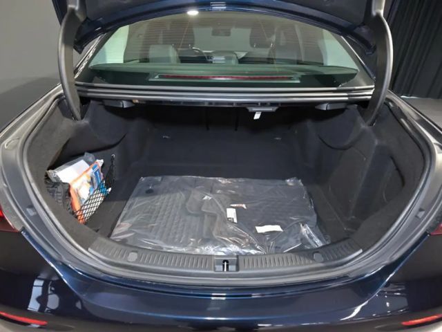 Mercedes-Benz E 220 AVANTGARDE E 220 d Sedan