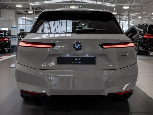 BMW iX xDrive