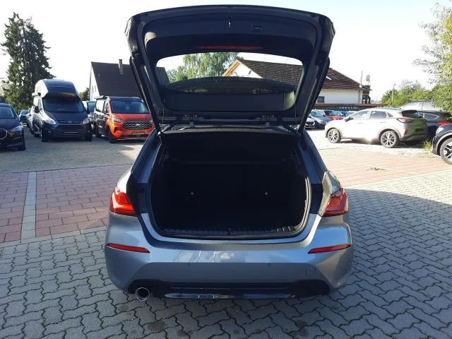 BMW 118 118i Sedan Sport Line