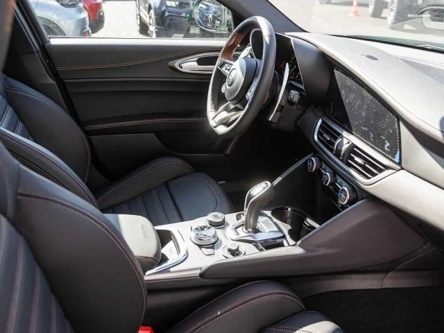 Alfa Romeo Giulia AT8 Q4