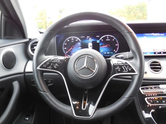 Mercedes-Benz E 220 E 220 d