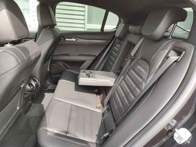 Alfa Romeo Stelvio AT8 Q4