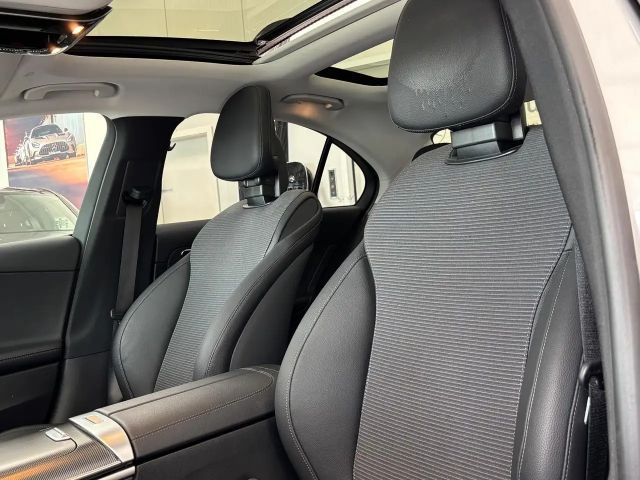 Mercedes-Benz C 200 Sedan