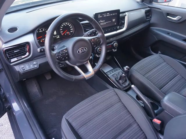 Kia Stonic 1,25 MPI ISG Silber