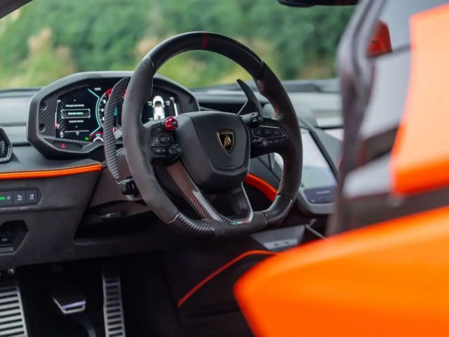 Lamborghini Revuelto *AD PERSONAM*CARBON*FULL ASSIST*SONUS*